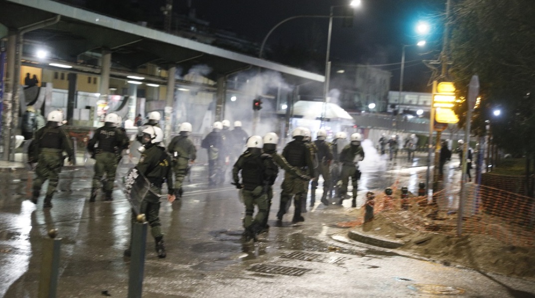 ΥΓΚΕΝΤΡΩΣΗ ΔΙΑΜΑΡΤΥΡΙΑΣ ΤΟΥ ΠΑΜΕ ΣΤΑ ΓΡΑΦΕΙΑ ΤΗΣ HELLENIC TRAIN (ΓΙΑΝΝΗΣ ΠΑΝΑΓΟΠΟΥΛΟΣ / EUROKINISSI)