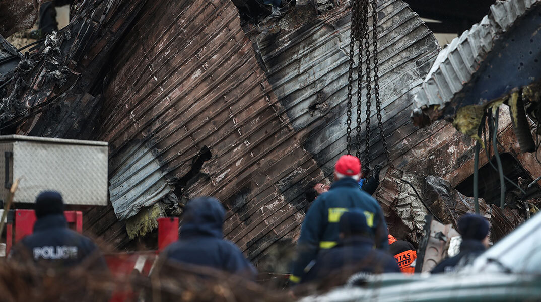 Καταστροφή μετά τη φονική σύγκρουση τρένων στα Τέμπη