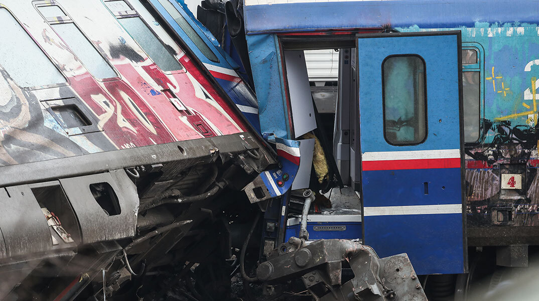 Βαγόνια από το μοιραίο τρένο στα Τέμπη