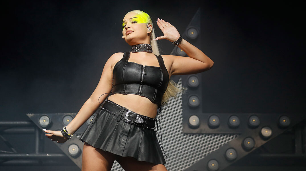 Η Κιμ Πέτρας επί σκηνής