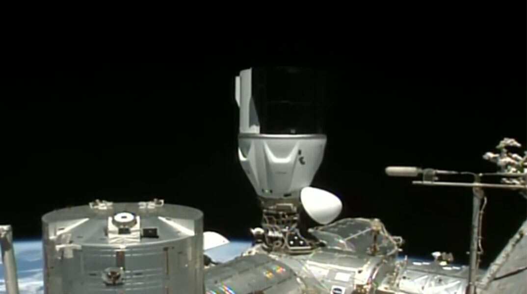 Το σκάφος Dragon της Space X με την αποστολή Crew 6 έχει προσδεθεί στον Διεθνή Διαστημικό Σταθμό