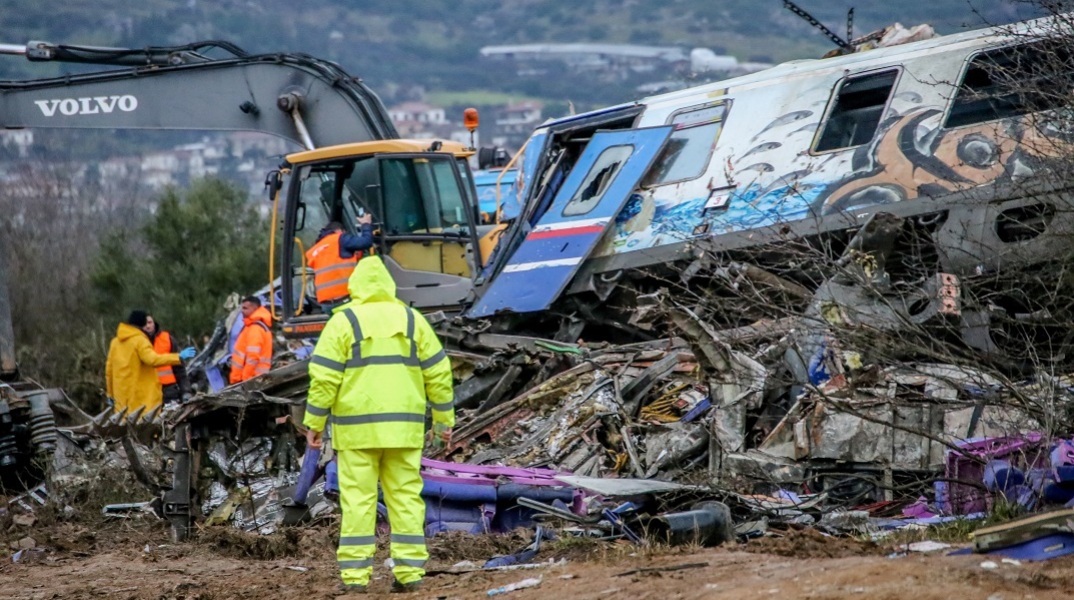 «Δεν βρήκε να κάτσει στο κυλικείο, ήταν γεμάτο φοιτητές γιατί είχε πρίζες φόρτισης» - Μητέρα διασωθέντος περιγράφει