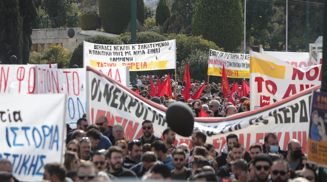 Τέμπη: Ξεκίνησε το συλλαλητήριο στο Σύνταγμα  