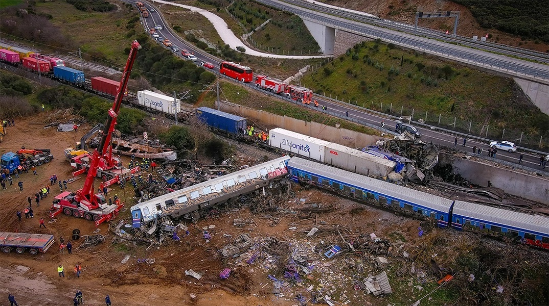 Τέμπη: Απομακρύνθηκε από το σημείο της τραγωδίας και το πέμπτο βαγόνι