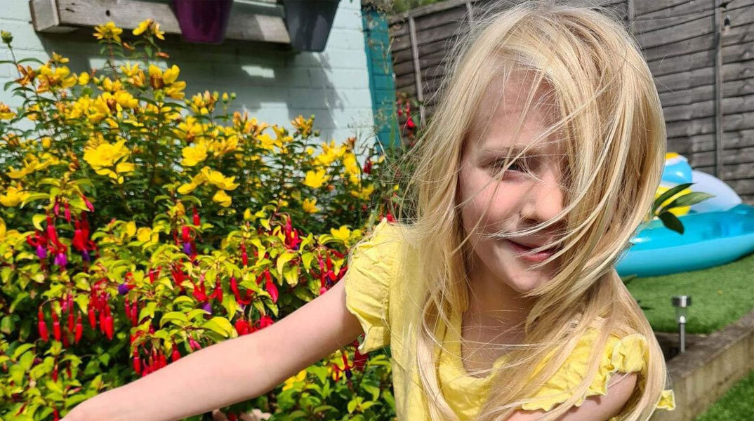 Η 6χρονη Caitlin Hutson στη Βρετανία που έχει ανάγκη το βιονικό χέρι