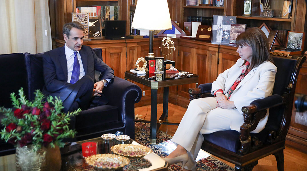 Κυριάκος Μητσοτάκης και Κατερίνα Σακελλαροπούλου σε συνάντηση στο Προεδρικό Μέγαρο