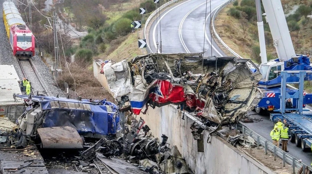 Τέμπη - ΕΕΤ: Διαγραφή των δανειακών υποχρεώσεων για τις οικογένειες των θυμάτων