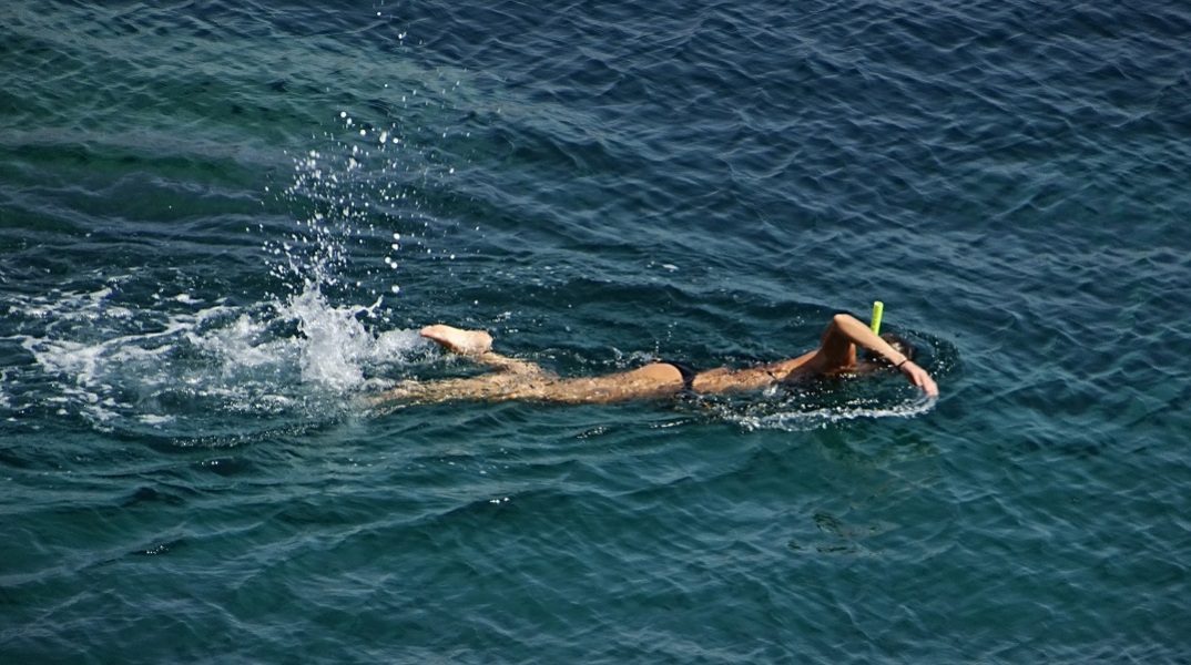 Βουλιαγμένη: Επικίνδυνοι μικροοργανισμοί στη θάλασσα εντοπίστηκαν σε ανάλυση του ΠΑΚΟΕ