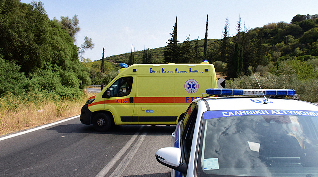 ΕΚΑΒ και περιπολικό της ΕΛ.ΑΣ.