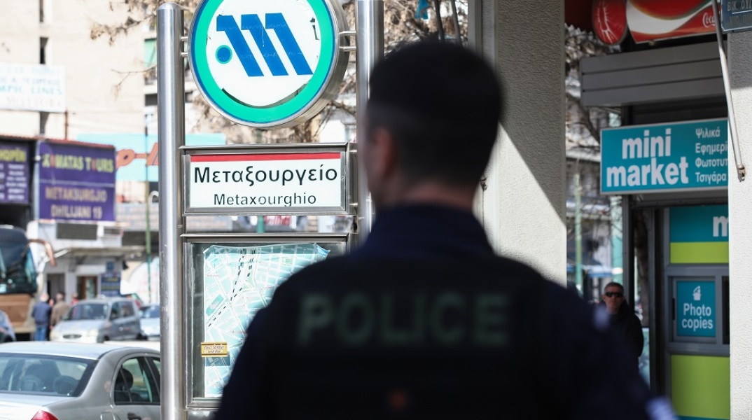 ΤΗΛΕΦΩΝΗΜΑΤΑ ΓΙΑ ΒΟΜΒΑ ΣΤΟΝ ΣΤΑΘΜΟ ΛΑΡΙΣΗΣ ΤΟΥ ΟΣΕ, ΣΤΟΝ ΣΤΑΘΜΟ "ΜΕΤΑΞΟΥΡΓΕΙΟ" ΤΟΥ ΜΕΤΡΟ ΚΑΙ ΣΕ ΔΥΟ ΞΕΝΟΔΟΧΕΙΑ ΣΕ ΜΕΤΑΞΟΥΡΓΕΙΟ ΚΑΙ ΑΓΙΟ ΠΑΝΤΕΛΕΗΜΟΝΑ (ΓΙΑΝΝΗΣ ΠΑΝΑΓΟΠΟΥΛΟΣ/EUROKINISSI)