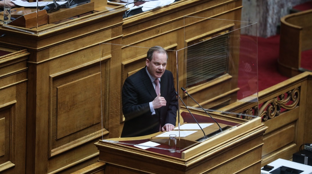 Τέμπη: «Παράθυρο» απο Κ. ΑΧ. Καραμανλή για εμφάνιση στην Επιτροπή Θεσμών και Διαφάνειας