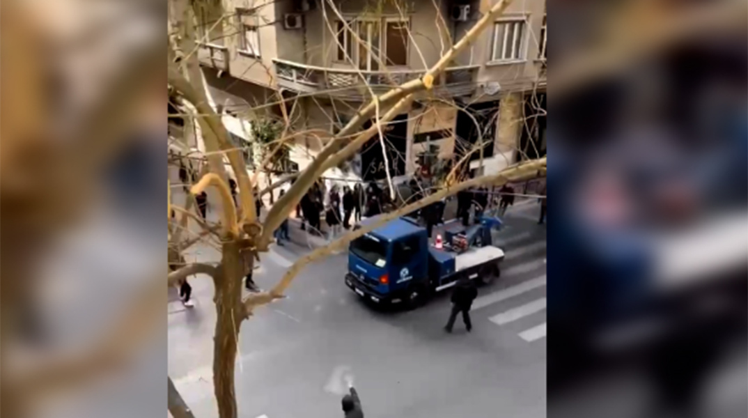 Έρευνα για τους ελιγμούς γερανού της ΕΛ.ΑΣ. ανάμεσα σε διαδηλωτές