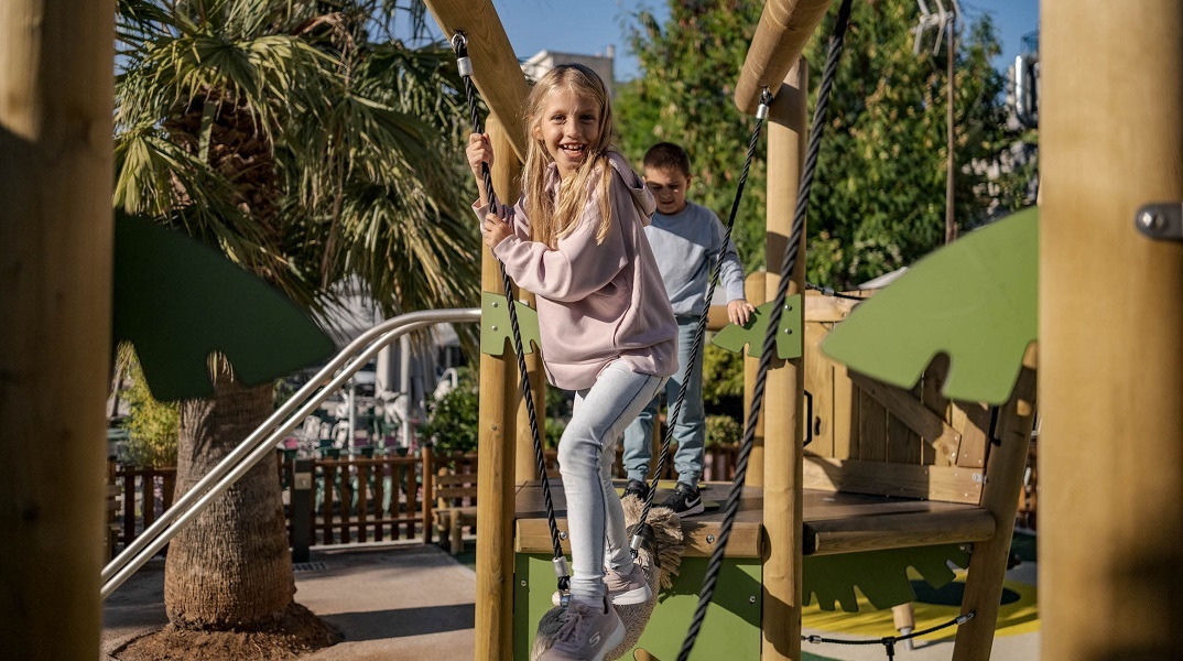 Μεταξουργείο: Νέα, σύγχρονη και εξοπλισμένη παιδική χαρά από τον δήμο Αθηναίων