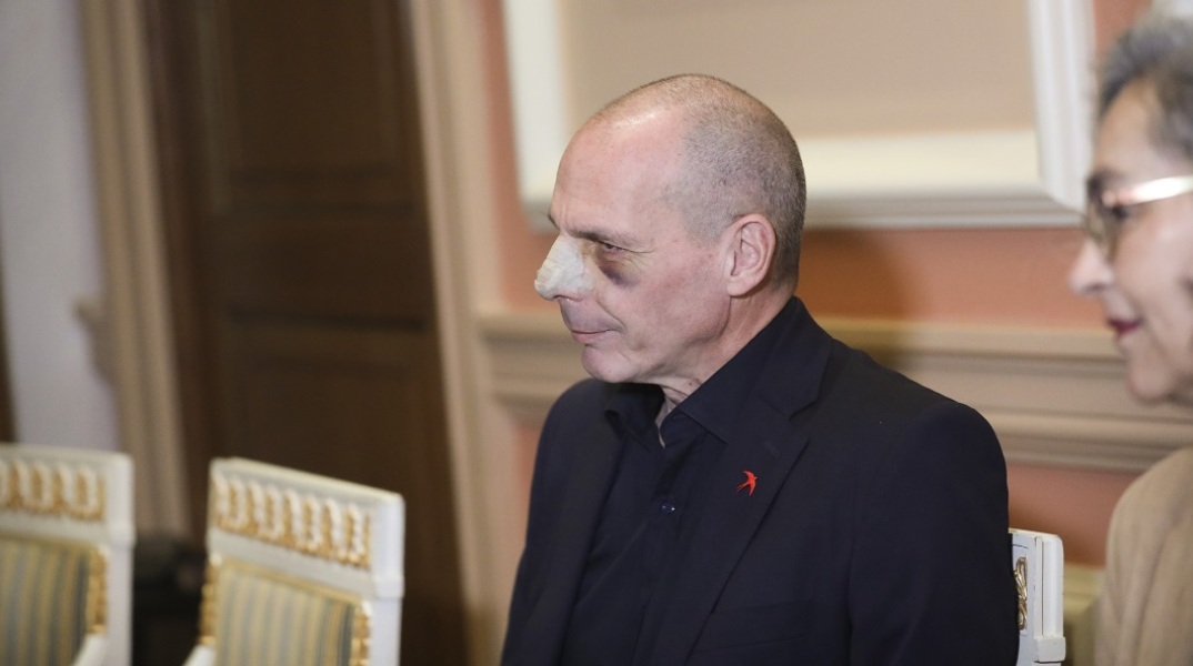 Βαρουφάκης - Επίθεση στα Εξάρχεια: Δεν αναγνώρισε τους συλληφθέντες 