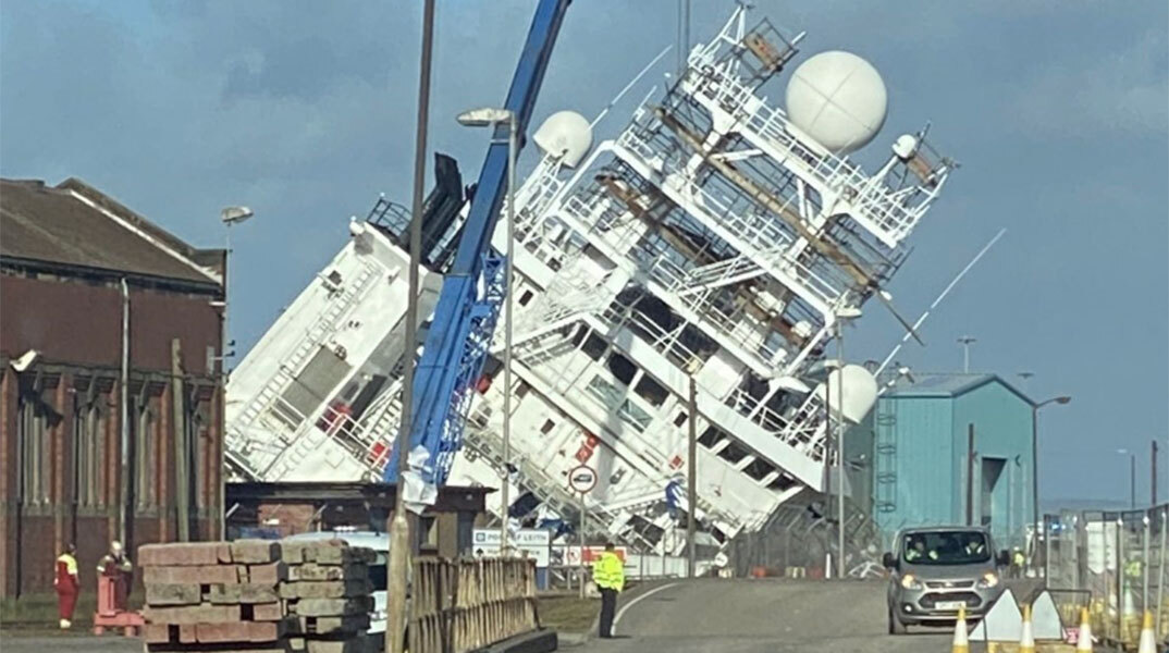Πλοίο έπεσε πάνω σε αποβάθρα στο Λιθ της Σκωτίας