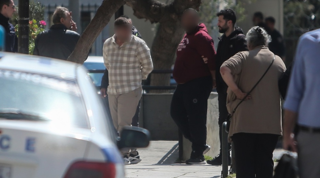 ΑΠΟΛΟΓΙΑ ΣΤΟΝ ΑΝΑΚΡΙΤΗ ΤΩΝ ΚΑΤΗΓΟΡΟΥΜΕΝΩΝ ΓΙΑ ΤΗΝ ΥΠΟΘΕΣΗ ΒΙΑΣΜΟΥ ΚΑΙ ΜΑΣΤΡΟΠΕΙΑΣ ΤΗΣ 14ΧΡΟΝΗΣ ΠΟΥ ΦΙΛΟΞΕΝΟΥΝΤΑΝ ΣΕ ΔΟΜΗ ΣΤΗ ΝΕΑ ΣΜΥΡΝΗ (ΚΩΣΤΑΣ ΤΖΟΥΜΑΣ/EUROKINISSI)