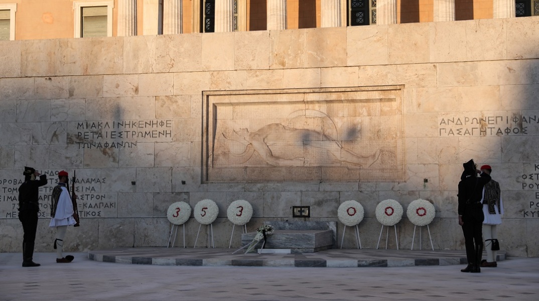 Σαν σήμερα 25 Μαρτίου: Γίνονται τα αποκαλυπτήρια του μνημείου του άγνωστου στρατιώτη