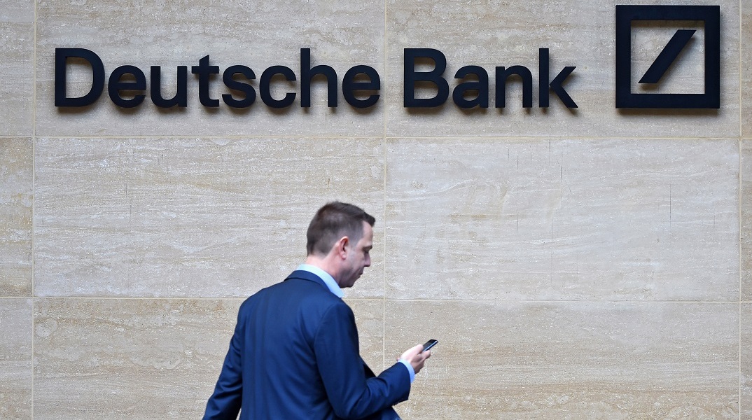 Διεθνείς αγορές: Πλήγμα στις μετοχές της Deutsche Bank και της UBS Group 