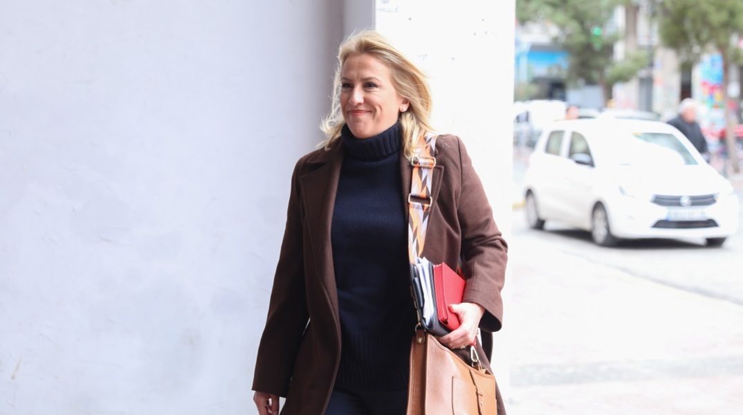 «Δεν γεμίζει το ψυγείο»: Το βίντεο με την επανεμφάνιση της Ρένας Δούρου