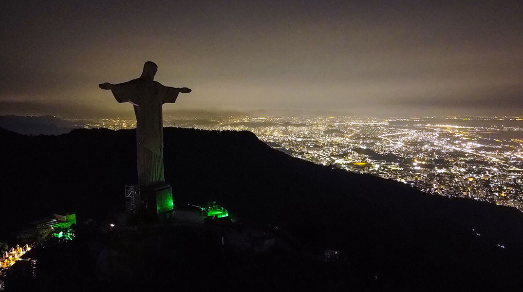 Το Άγαλμα του Χριστού στο Ρίο ντε Τζανέιρο χωρίς φώτα για την «Ώρα της Γης»