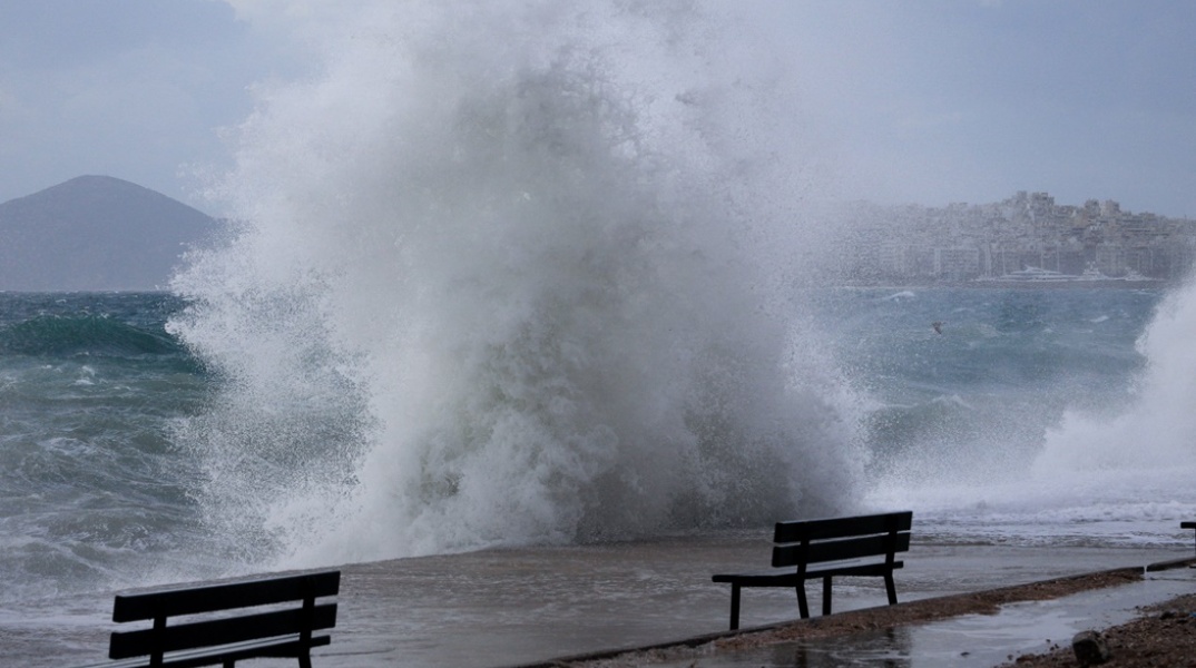 Με νεφώσεις και υψηλή πιθανότητα βροχών ο καιρός την Πέμπτη - Ισχυροί άνεμοι ως 8 μποφόρ στο Αιγαίο