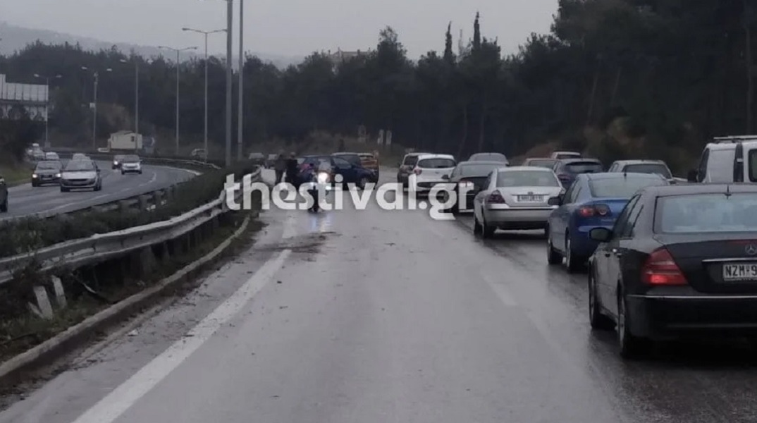 Θεσσαλονίκη: Καραμπόλα έξι αυτοκινήτων με υλικές ζημιές στην ε.ο. Θεσσαλονίκης-Μουδανιών	