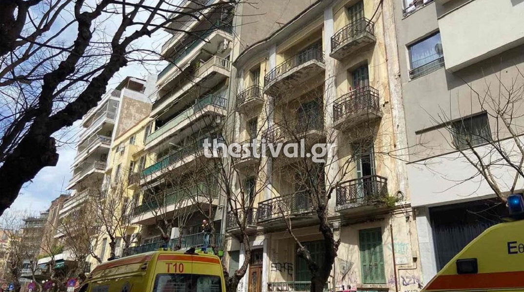 Η πολυκατοικία στη Θεσσαλονίκη από την ταράτσα της οποίας πήδηξε στο κενό η γυναίκα