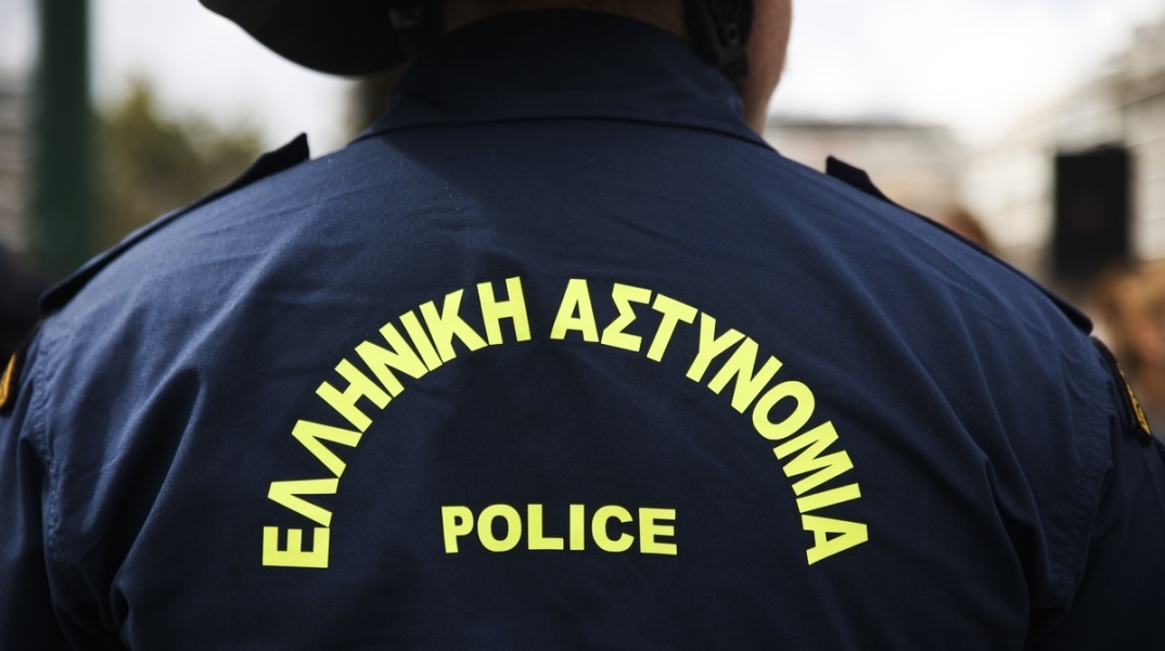 Πατέρας 15χρονου βιαιοπράγησε εναντίον αστυνομικού στη Μενεμένη Θεσσαλονίκης - Ο νεαρός τραυματίστηκε κατά τη διάρκεια μικροκλοπής.  