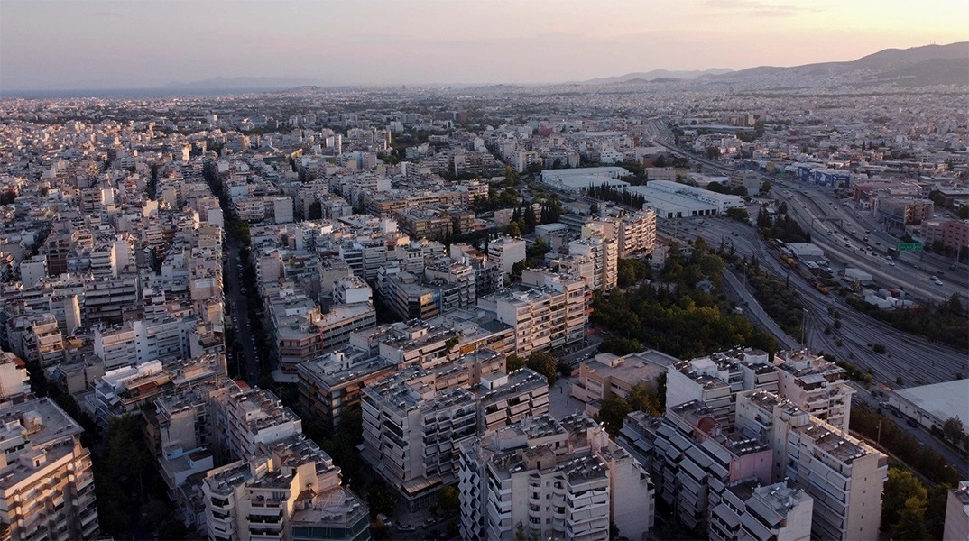 Δάνεια: Έρχεται σχέδιο για το «πάγωμα» επιτοκίων στα στεγαστικά