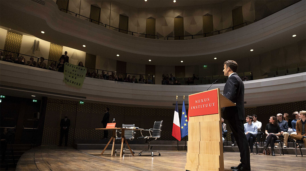 Διαδηλωτές διέκοψαν ομιλία του Μακρόν στην Ολλανδία