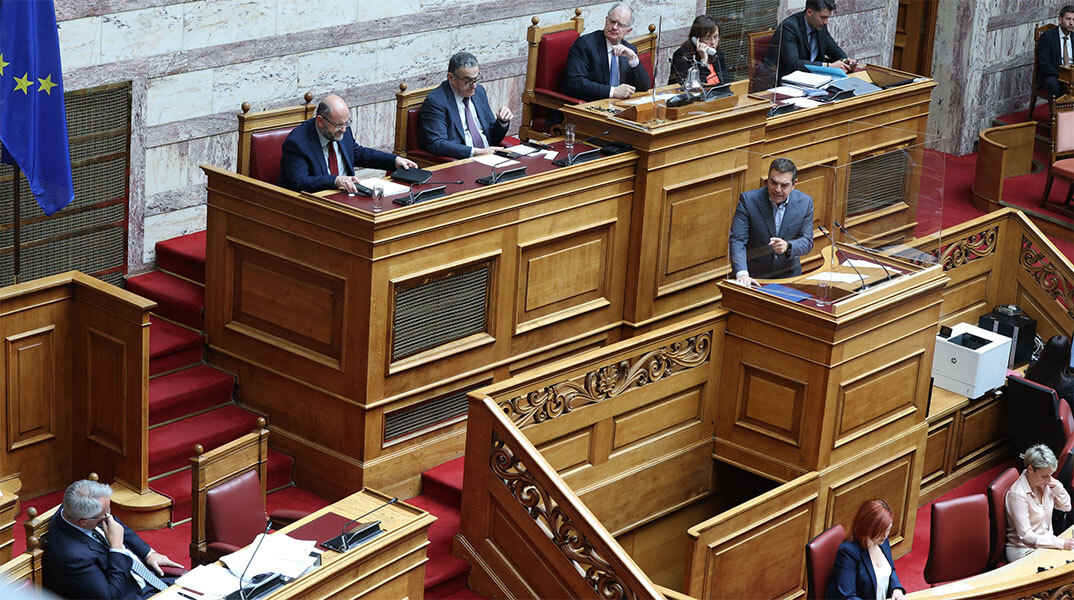 Αντιπαράθεση Βορίδη - Τσίπρα για την τροπολογία - μπλόκο στο κόμμα Κασιδιάρη