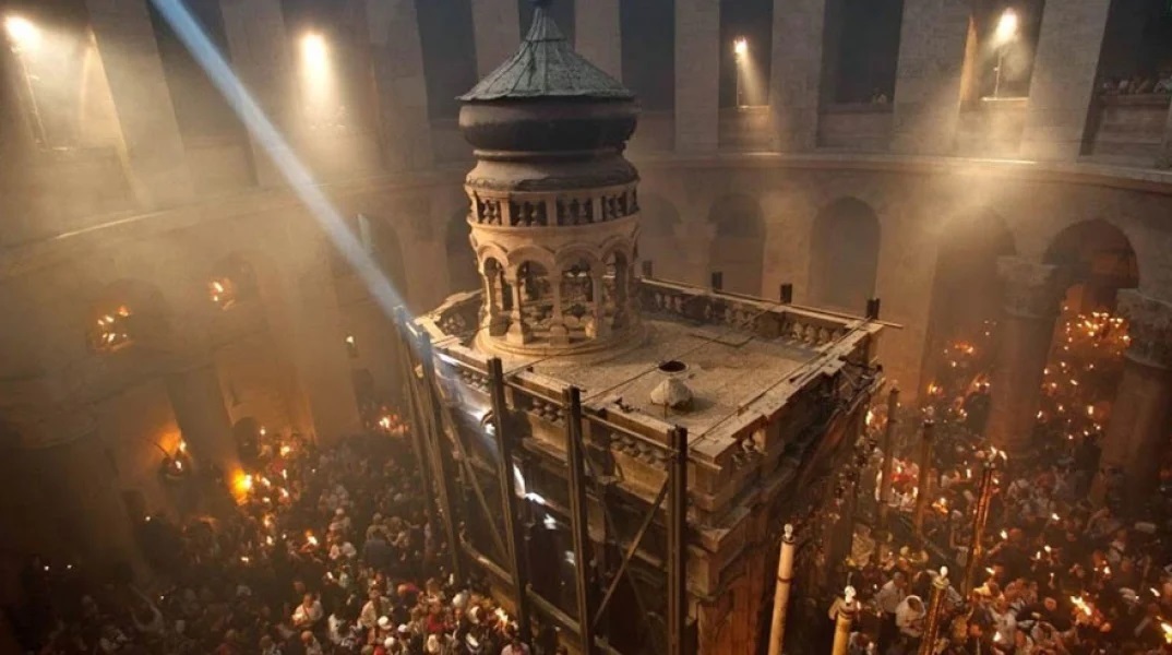Πάσχα 2023 - Άγιο Φως: Πλήθος πιστών για την τελετή αφής στα Ιεροσόλυμα