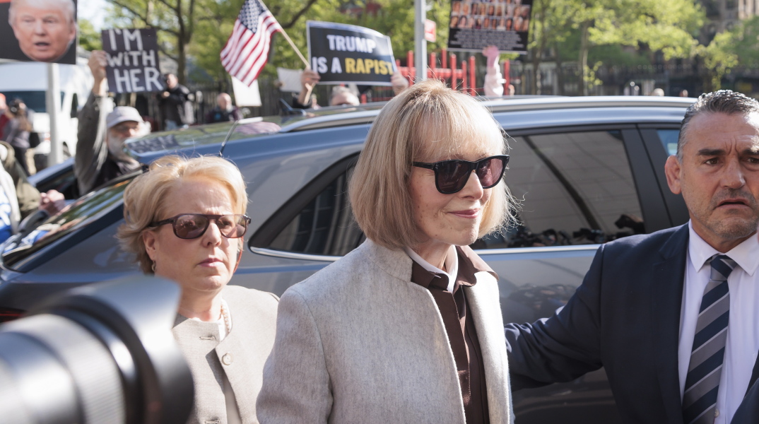 Η Ε. Τζιν Κάρολ η οποία μήνυσε τον Ντόναλντ Τραμπ για βιασμό 