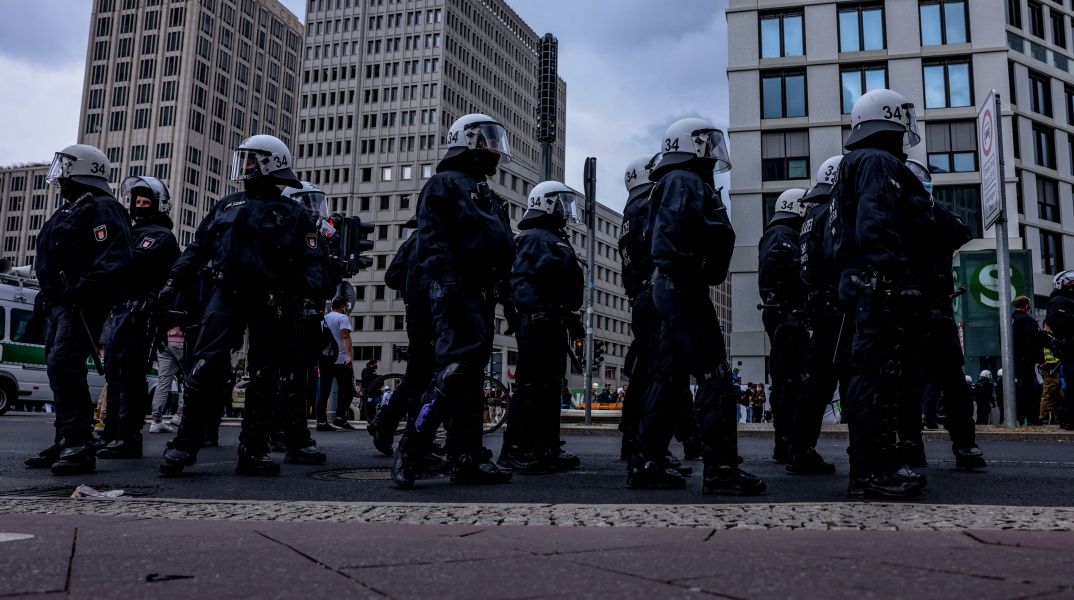 Αστυνομικοί στο Βερολίνο της Γερμανίας