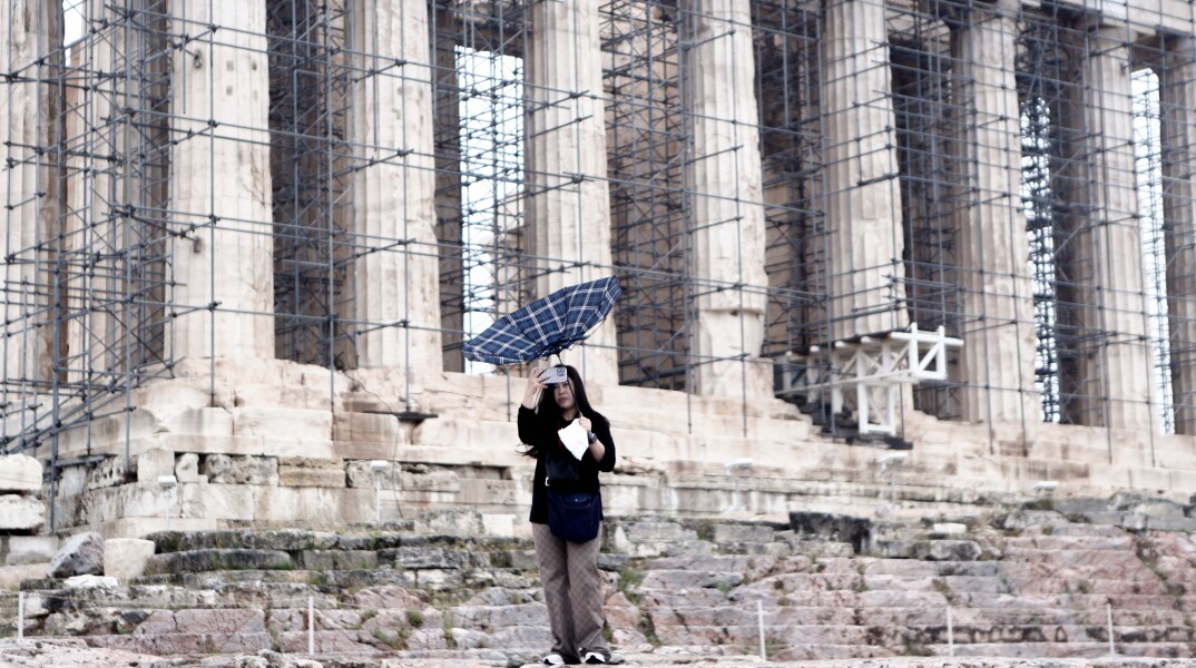 Βροχή στην Ακρόπολη