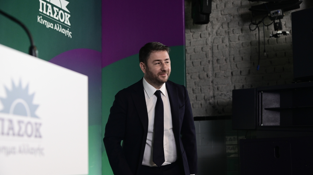 Ο Νίκος Ανδρουλάκης παρουσιάζει το πρόγραμμα του ΠΑΣΟΚ-ΚΙΝΑΛ