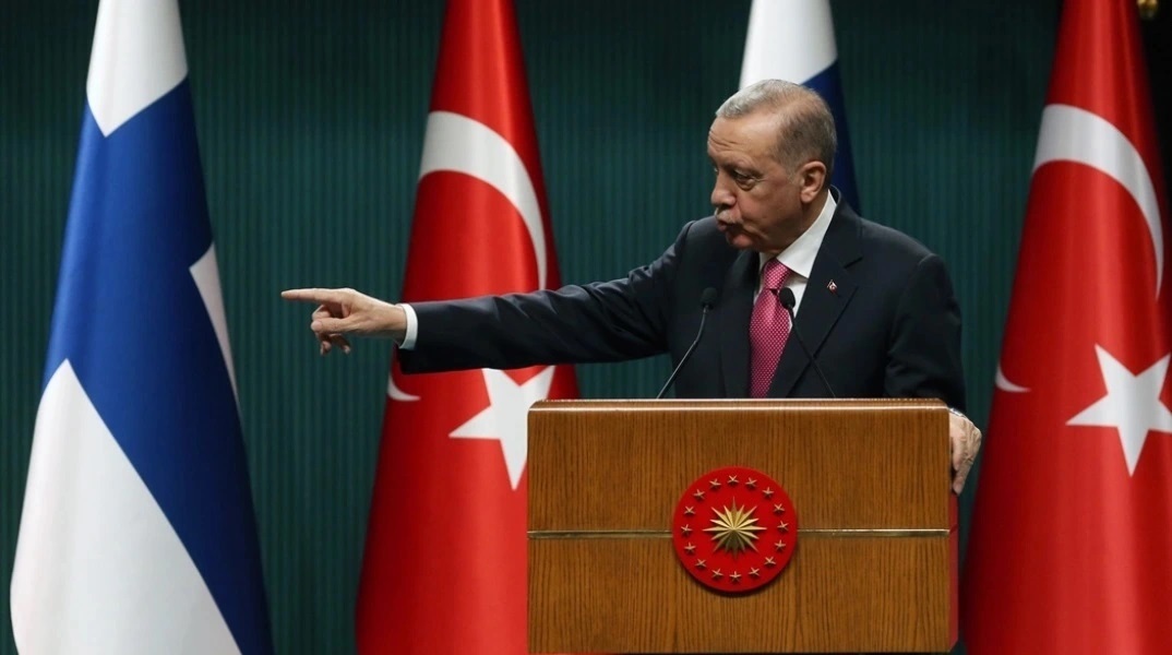 Εκλογές Τουρκία - Ερντογάν για Economist: «Η χώρα δεν θα επιτρέψει να καθοδηγείται η πολιτική της από εξώφυλλα περιοδικών»