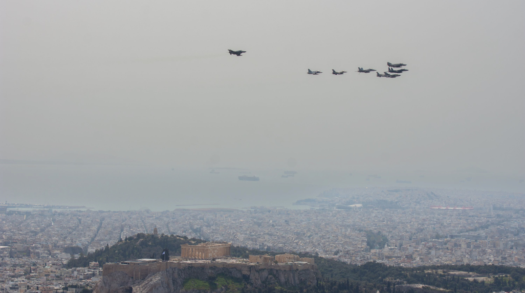 Διέλευση αεροσκαφών πάνω από την Ακρόπολη