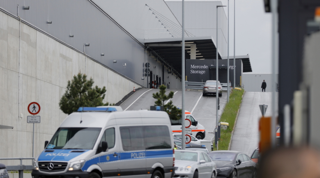 Πυροβολισμοί σε εργοστάσιο της Mercedes