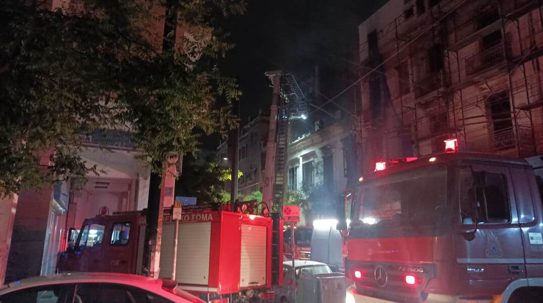 Πυρκαγιά σε εγκαταλελειμμένο κτίριο στο κέντρο της Αθήνας