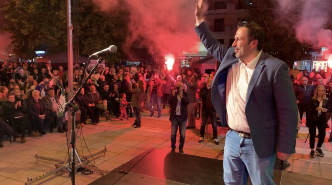 Με πυρσούς η προεκλογική συγκέντρωση του Στέφανου Παραστατίδη στην πλατεία Ειρήνης στο Κιλκίς