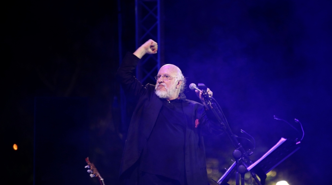 «Ας αρχίσουν οι χοροί»: Ο  Σαββόπουλος είπε τη γνώμη του και η λογοκρισία έπιασε δουλειά