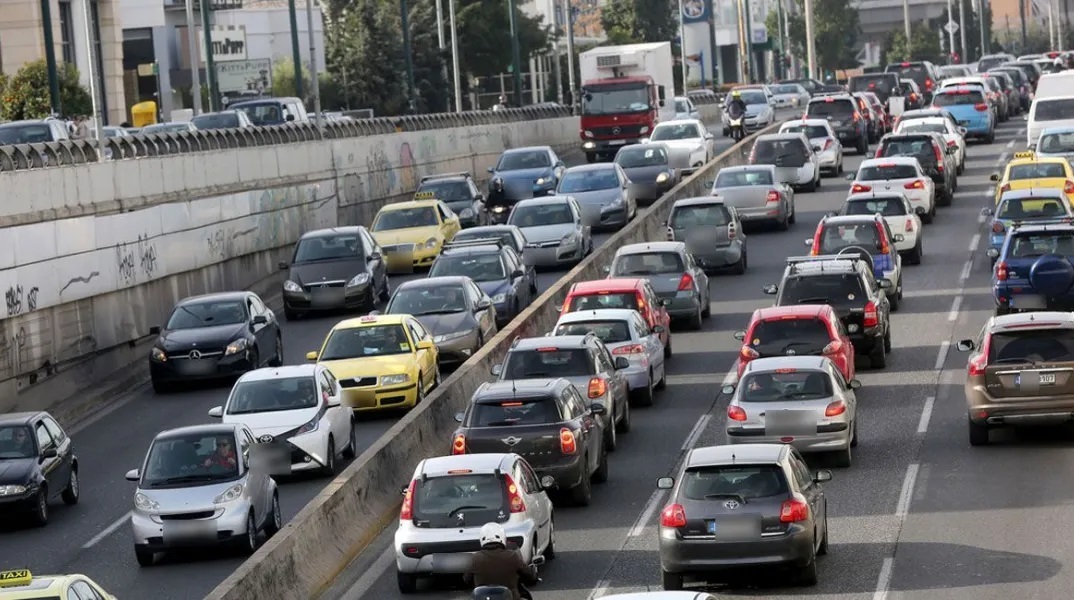 Πολύ αυξημένη κίνηση σε Κηφισό, έξοδο Λεωφόρου Αθηνών και Σχιστού