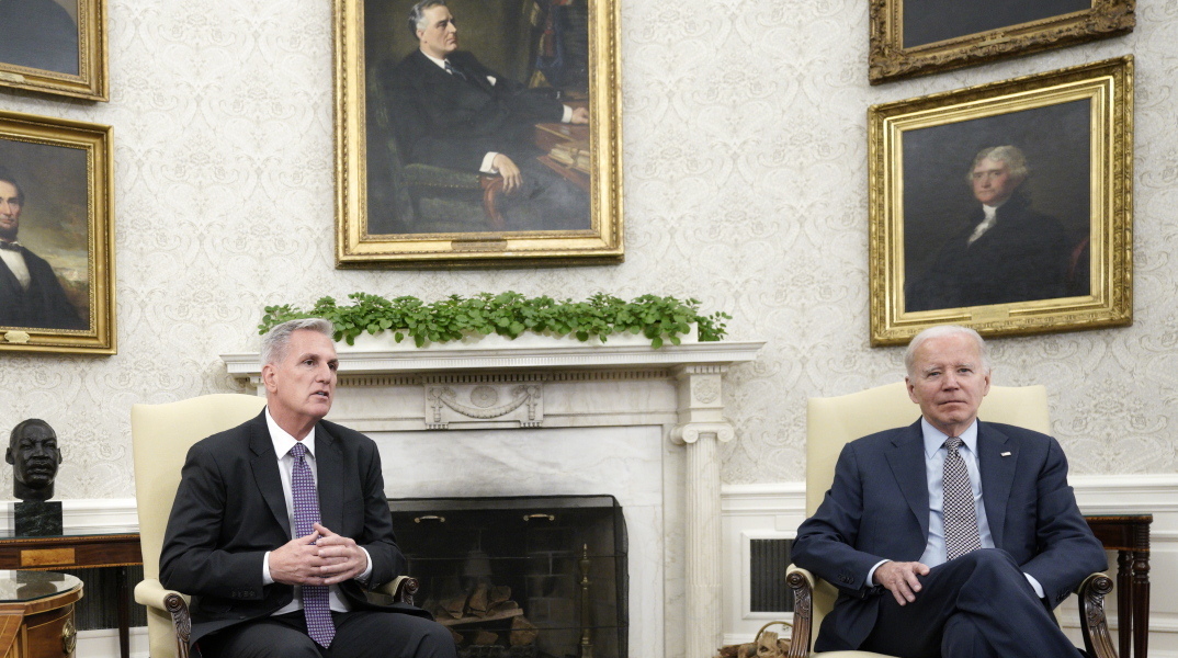 Ο Τζο Μπάιντεν και ο Κέβιν Μακάρθι