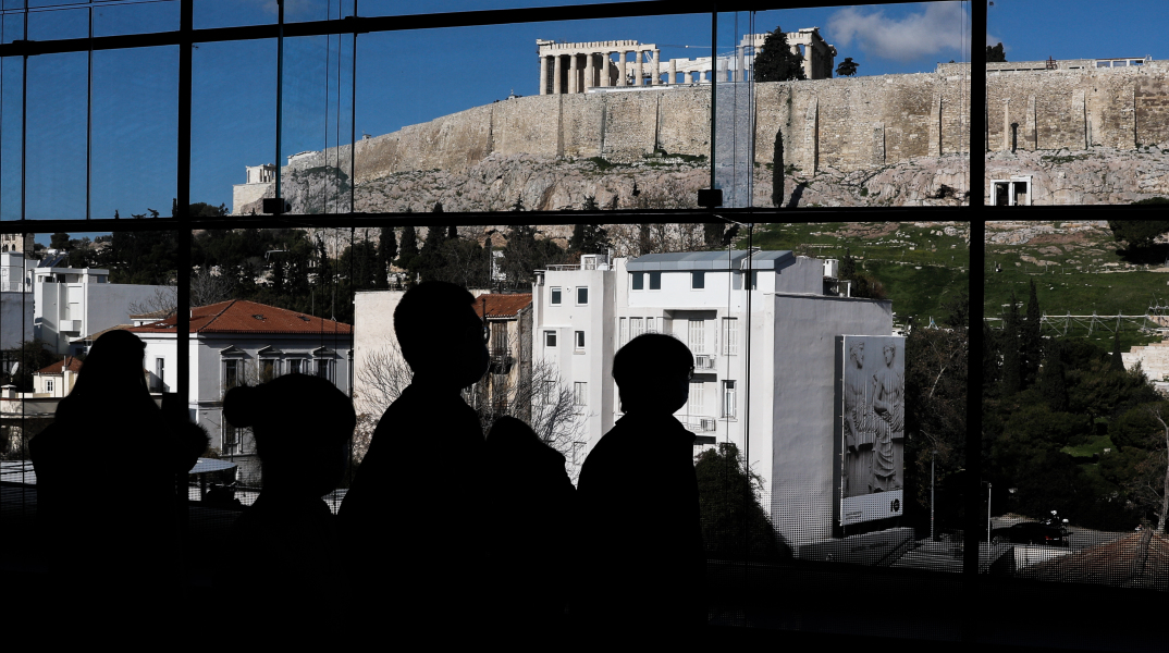 Η Ακρόπολη όπως φαίνεται μέσα από το Μουσείο Ακρόπολης