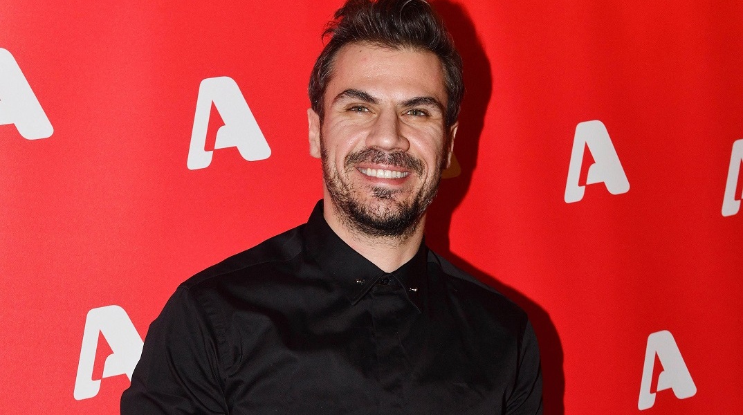 Ο Άκης Πετρετζίκης