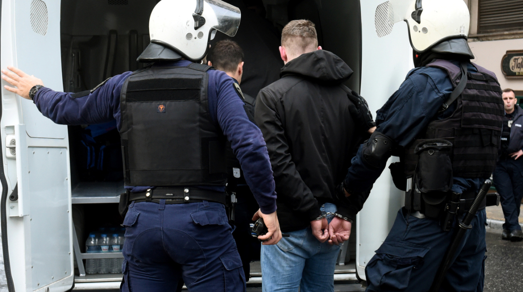 Κολωνός: «Ξετυλίγεται» το κύκλωμα κακοποίησης της 12χρονης – 27 συλλήψεις στην επτάμηνη έρευνα