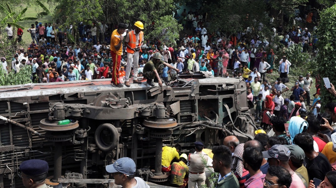 Ινδία - Σύγκρουση τρένων:«Εντοπίσαμε τα αίτια και τους υπεύθυνους», λένε οι αρχές