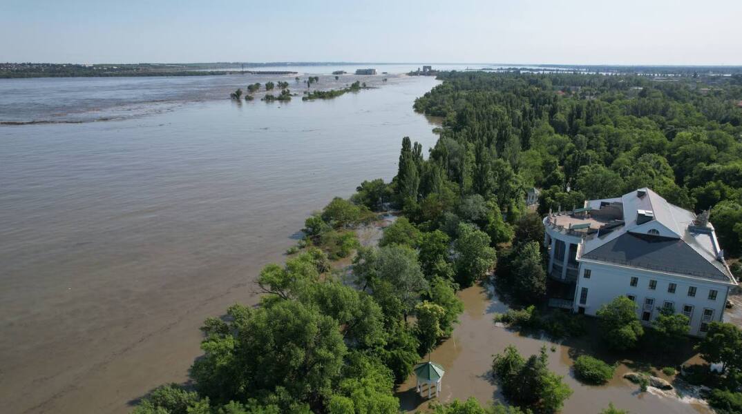 Πλημμύρες μετά από καταστροφή φράγματος στην Ουκρανία