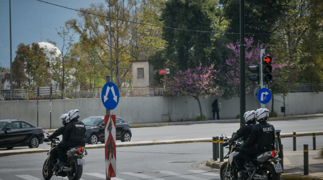 Αστυνομικοί σε μηχανές